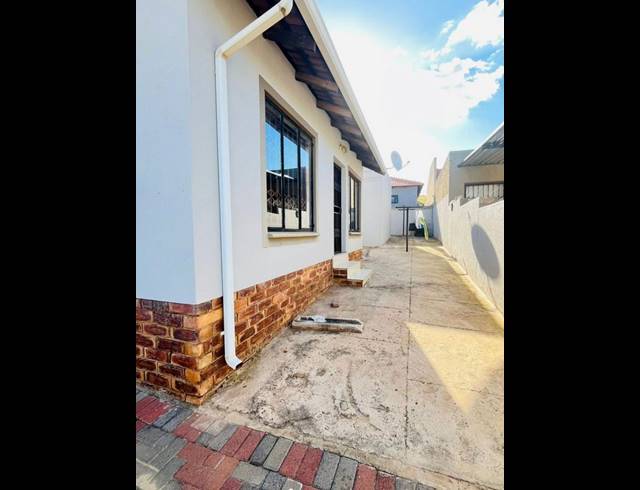 2 BEDROOM PROPERTY TO RENT IN COSMO CITY